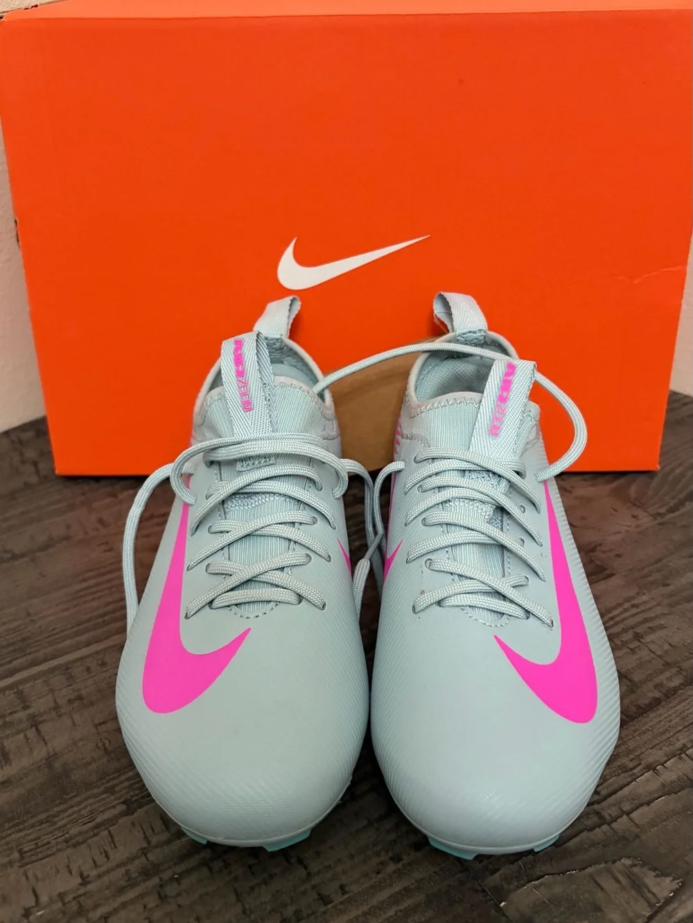🚨BRAND NEW Nike Kids Soccer Cleats🚨
